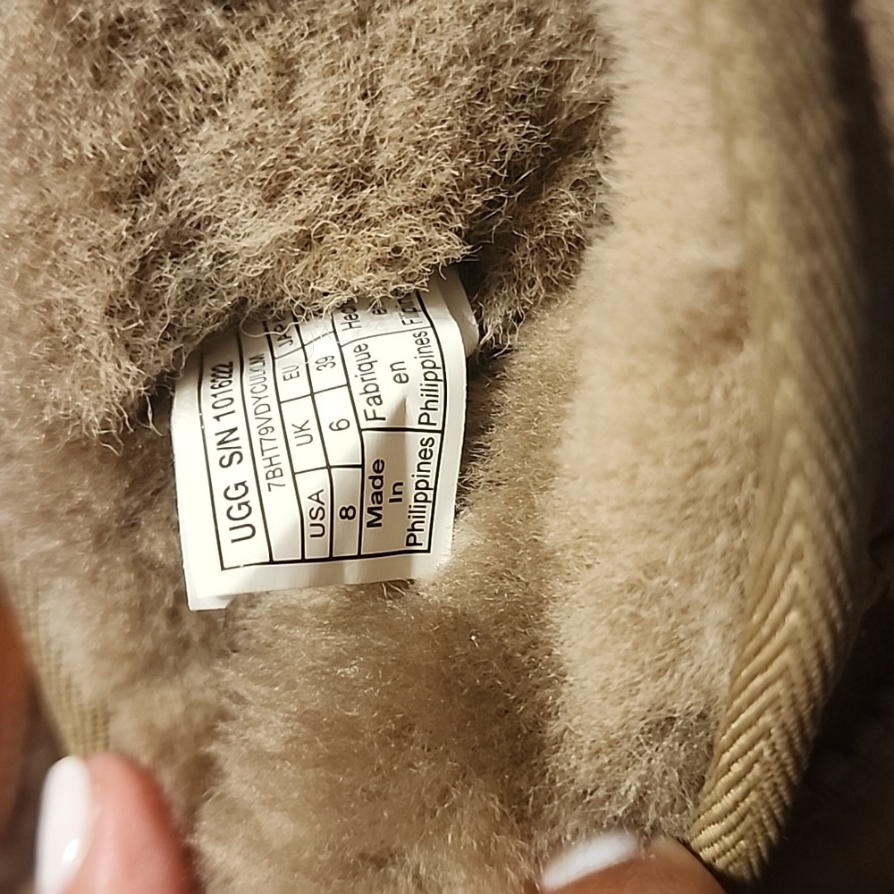UGG - Picture 4 of 9